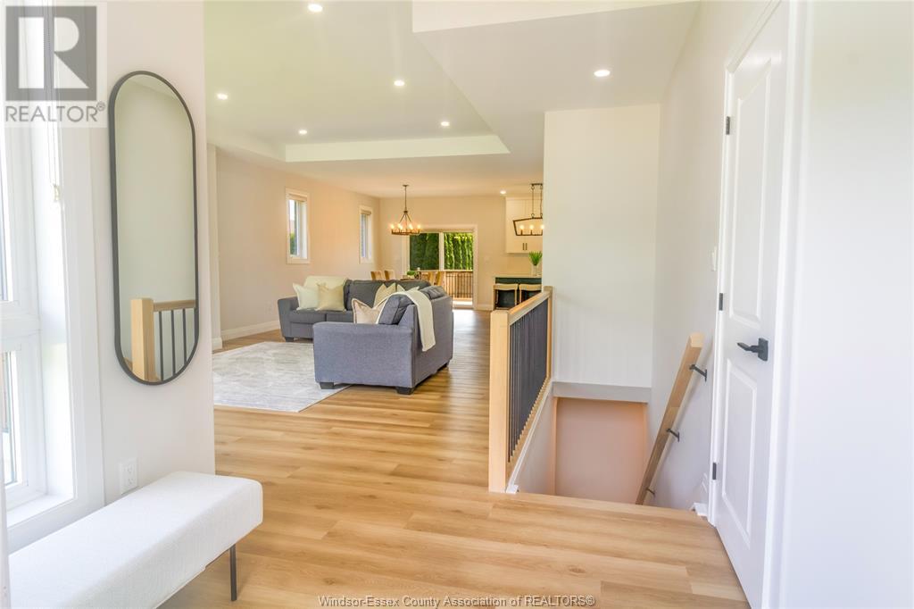 Photo 3 of 237 Sandybrook Way, Kingsville ON