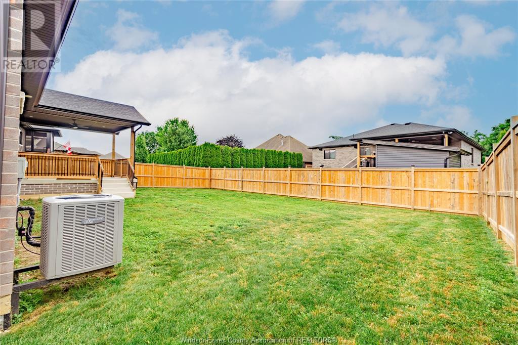 Photo 31 of 237 Sandybrook Way, Kingsville ON