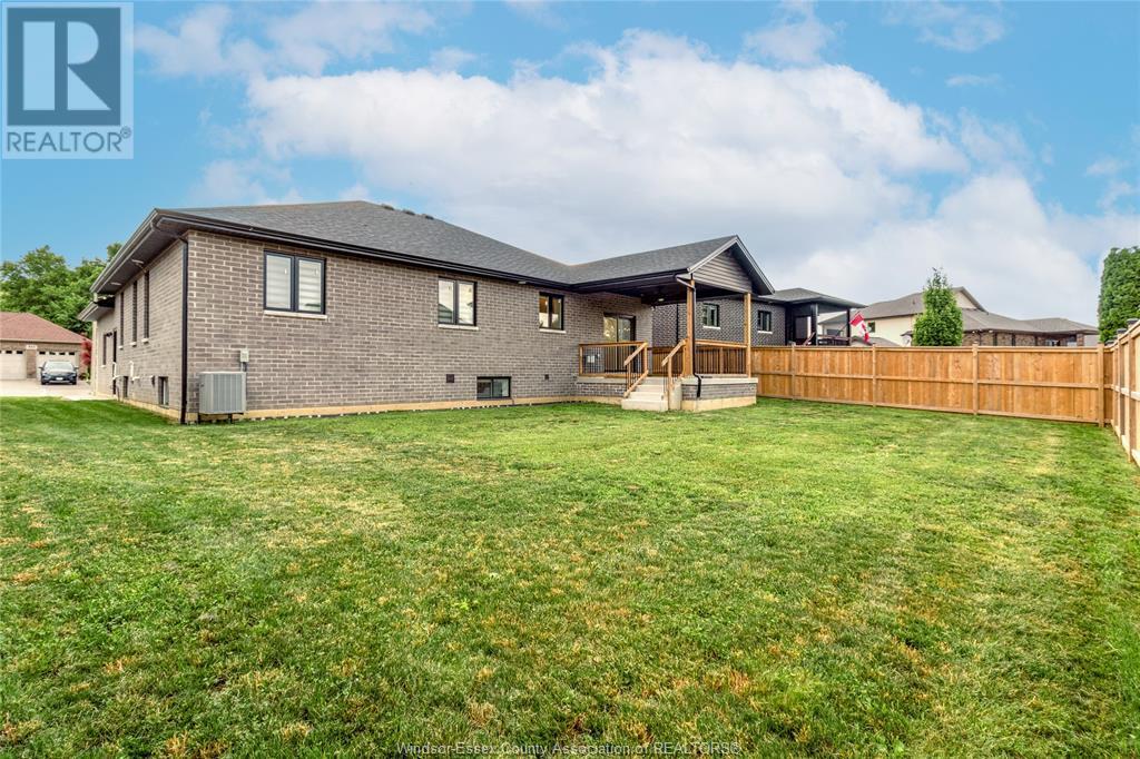 Photo 32 of 237 Sandybrook Way, Kingsville ON
