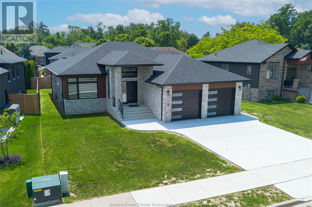 Photo 34 of 237 Sandybrook Way, Kingsville ON