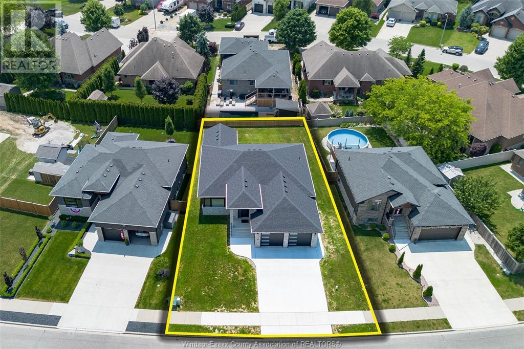 Photo 35 of 237 Sandybrook Way, Kingsville ON