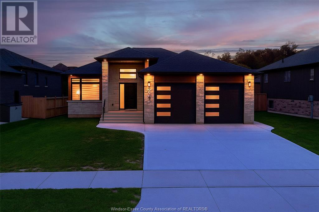 Photo 40 of 237 Sandybrook Way, Kingsville ON