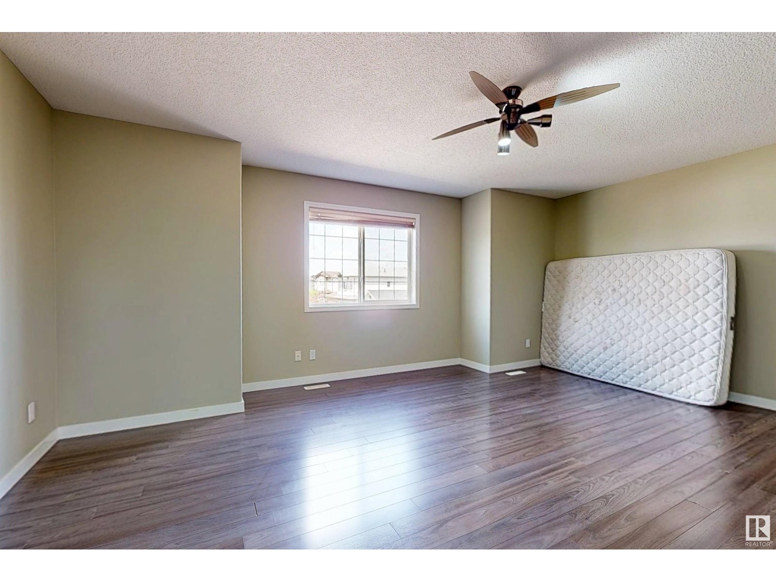 Photo 23 of 2931 26 Ave Nw, Edmonton AB