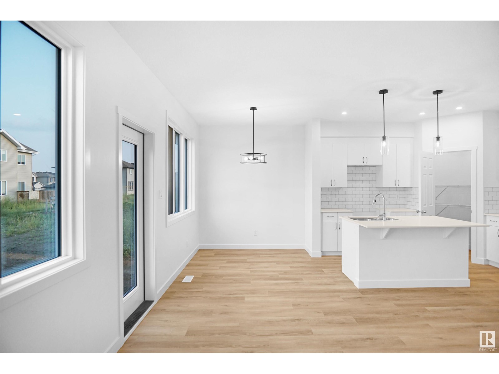 Photo 11 of 8735 183 Av Nw, Edmonton AB