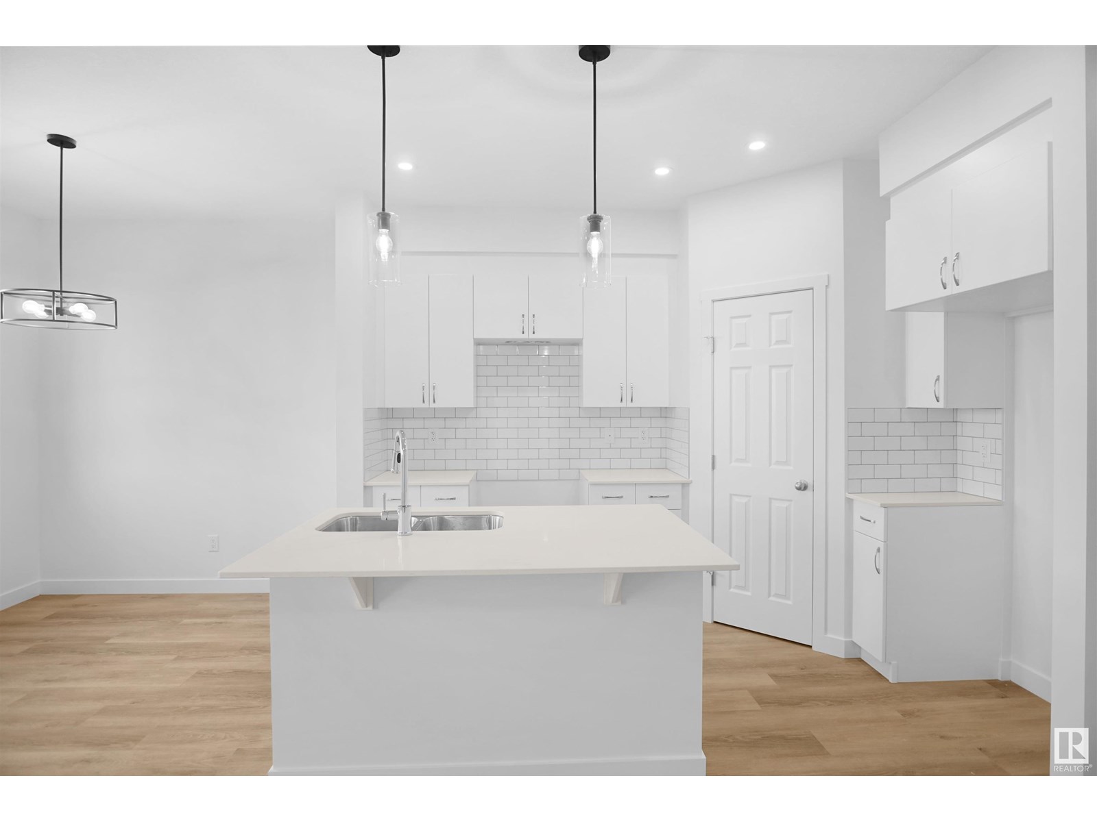 Photo 12 of 8735 183 Av Nw, Edmonton AB