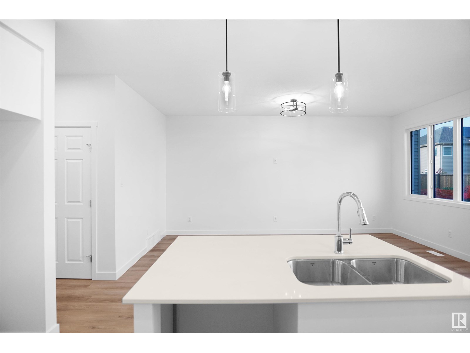 Photo 15 of 8735 183 Av Nw, Edmonton AB