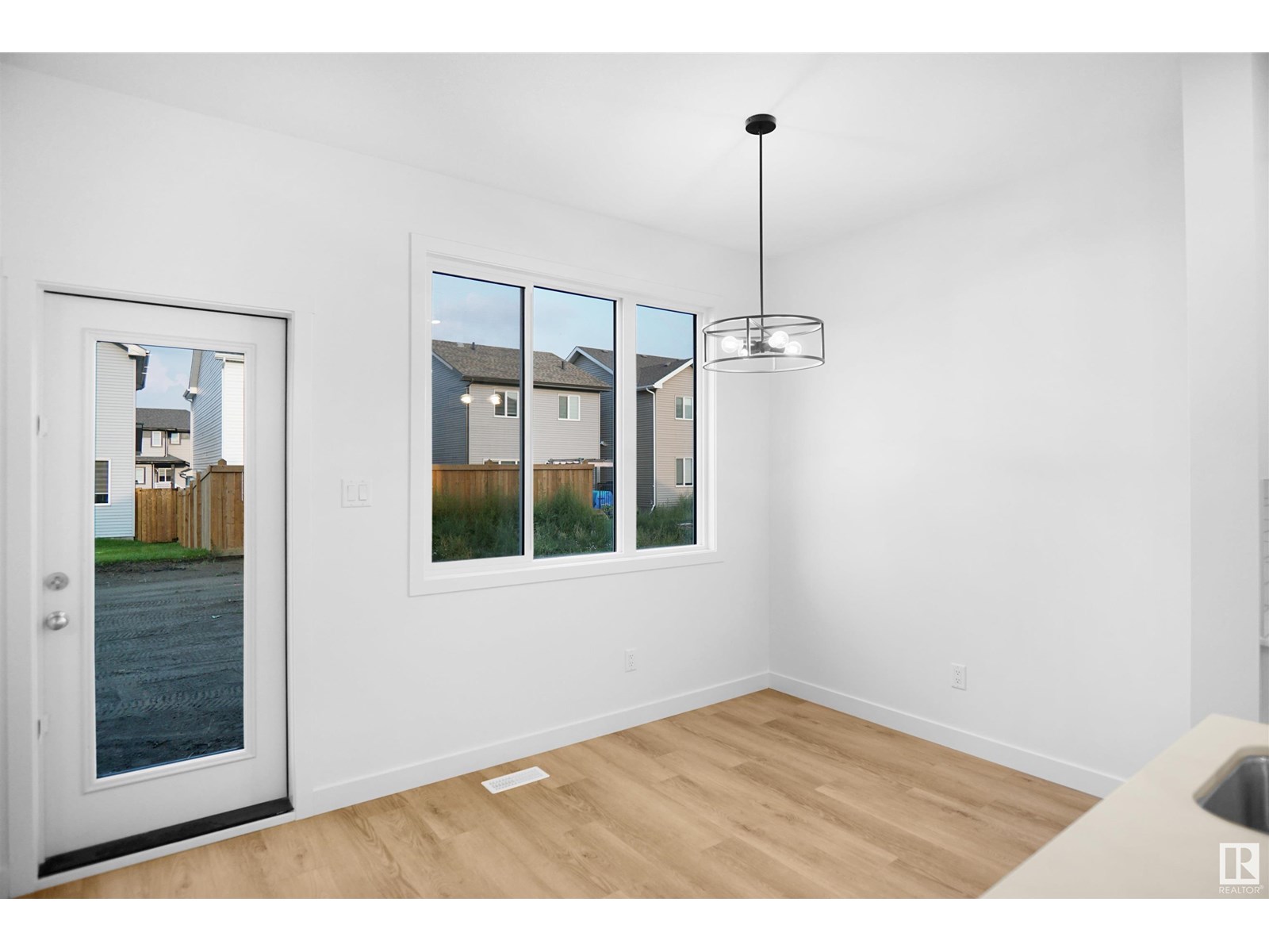 Photo 17 of 8735 183 Av Nw, Edmonton AB