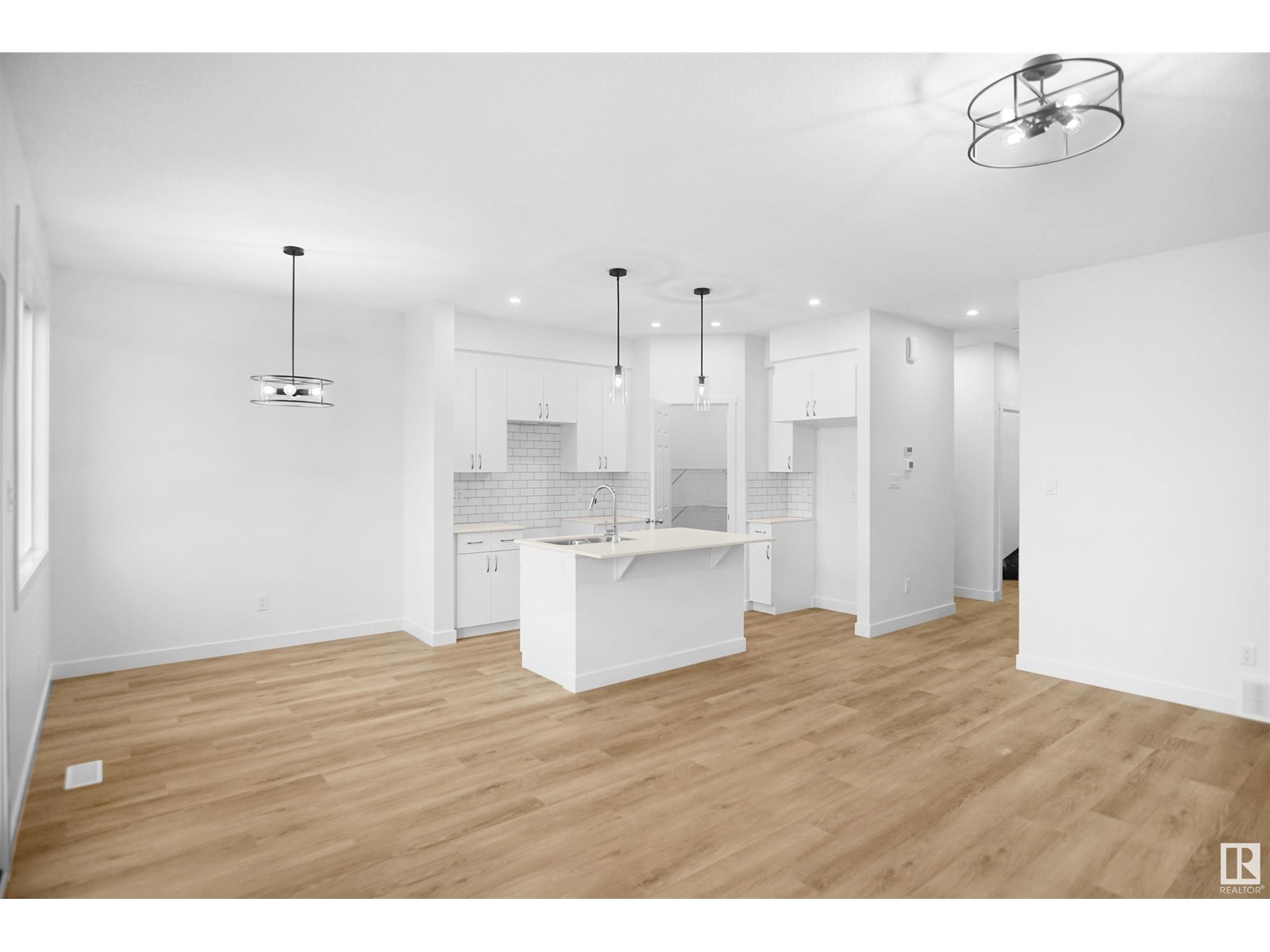 Photo 9 of 8735 183 Av Nw, Edmonton AB