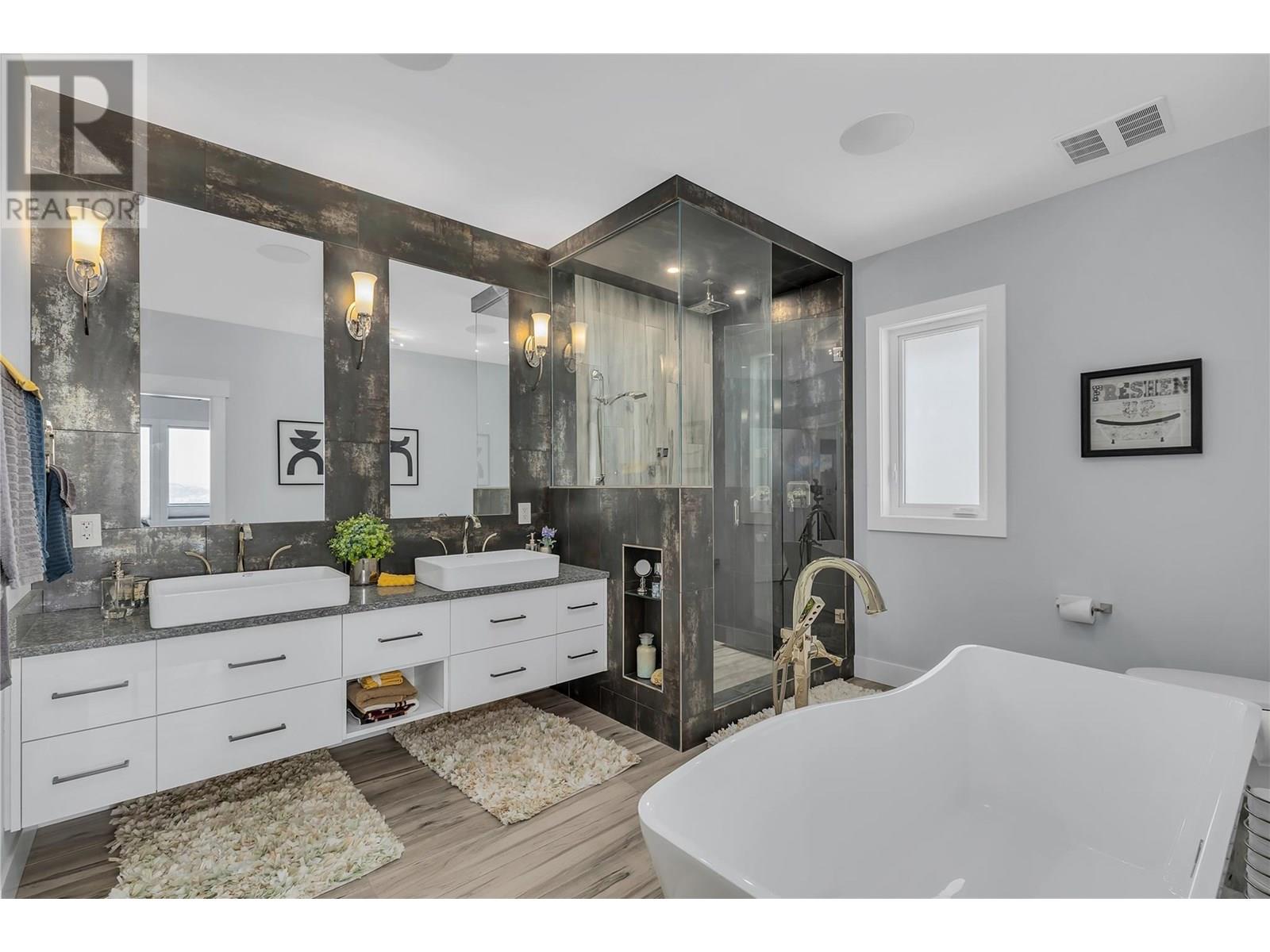 Photo 7 of 1088 Clarance Avenue, Kelowna BC