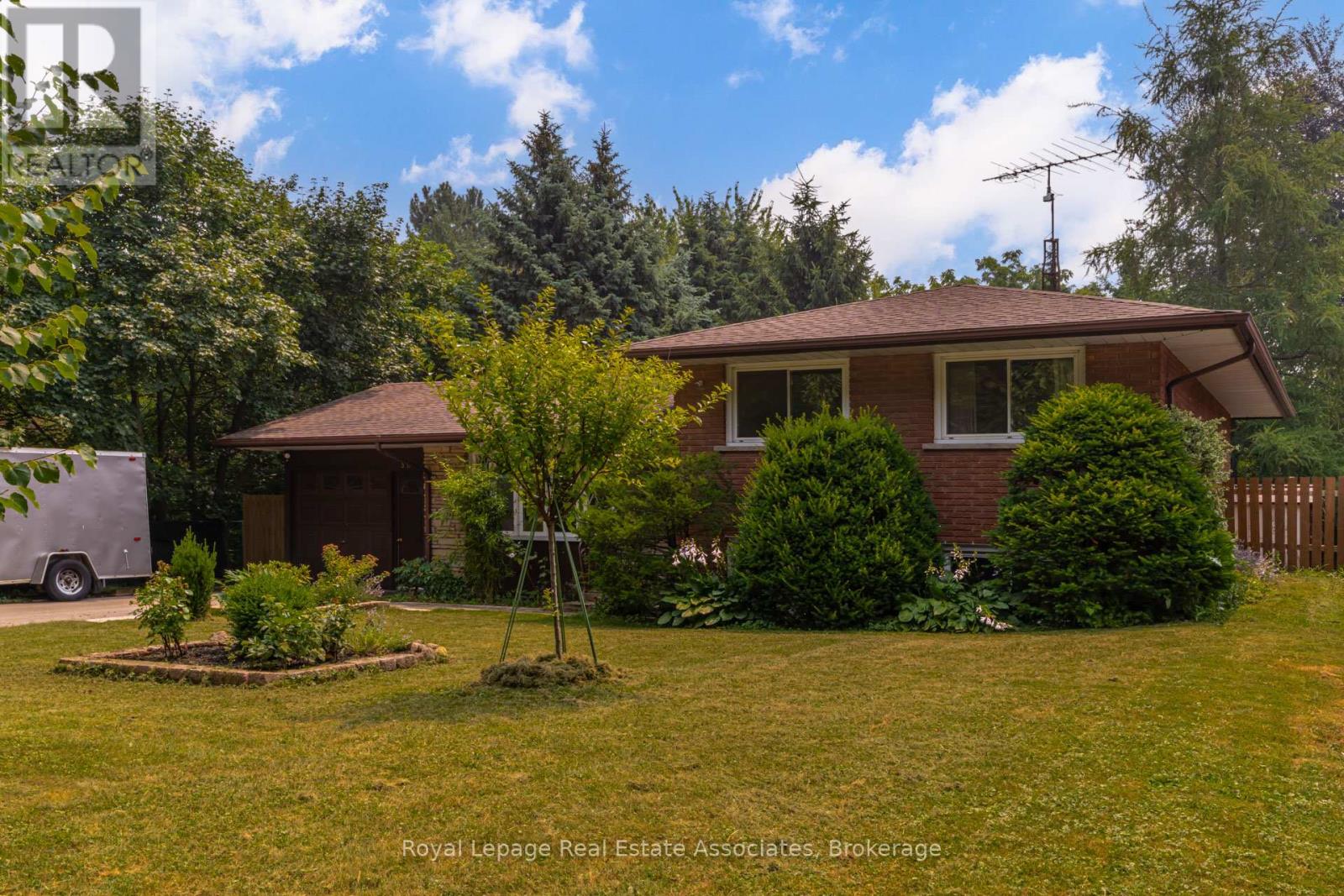 Photo 21 of 36 Trelawne Drive, St Catharines ON
