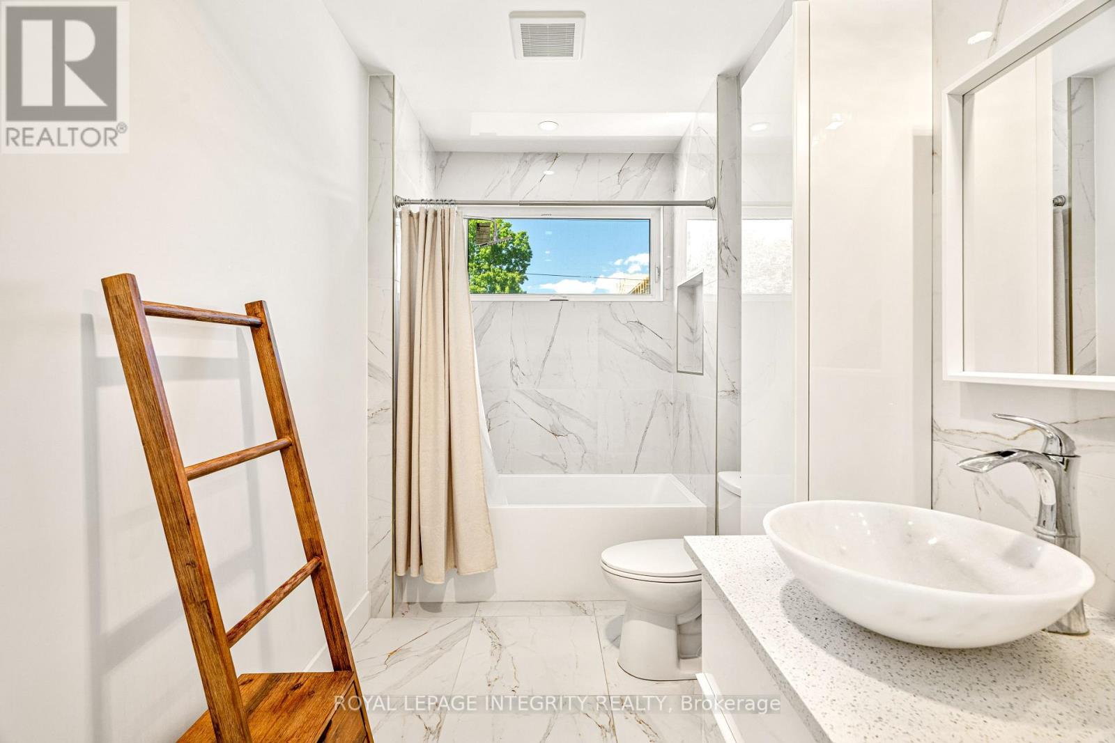 Photo 25 of 266 Currell Avenue, Ottawa ON
