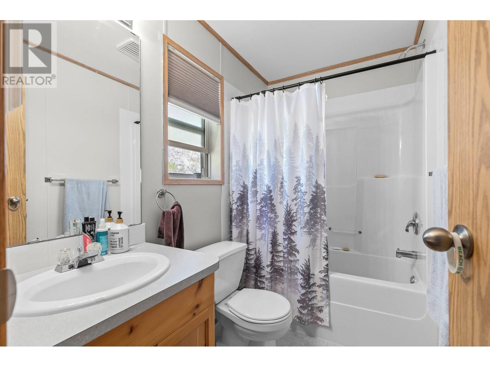 5 1525 Westside Road, West Kelowna