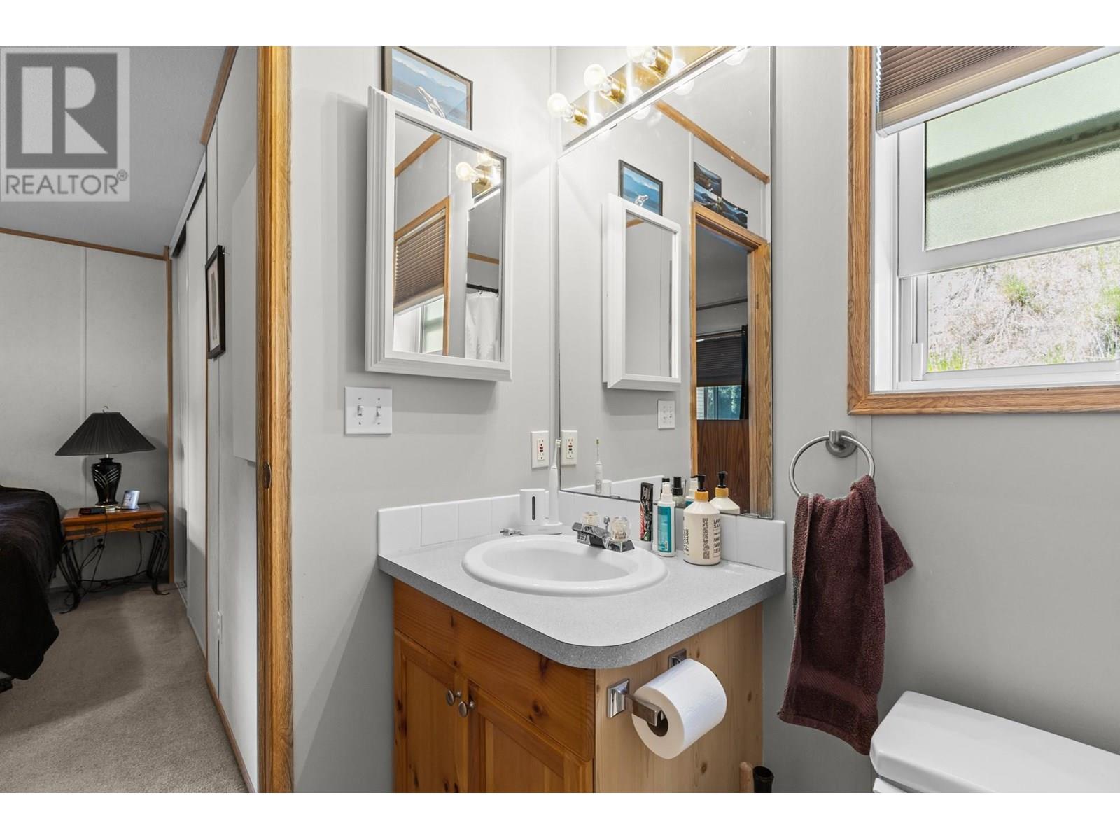 5 1525 Westside Road, West Kelowna