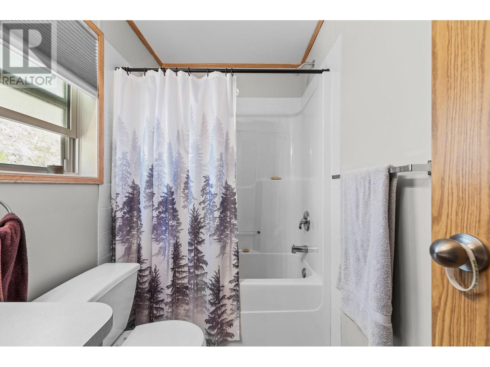 5 1525 Westside Road, West Kelowna