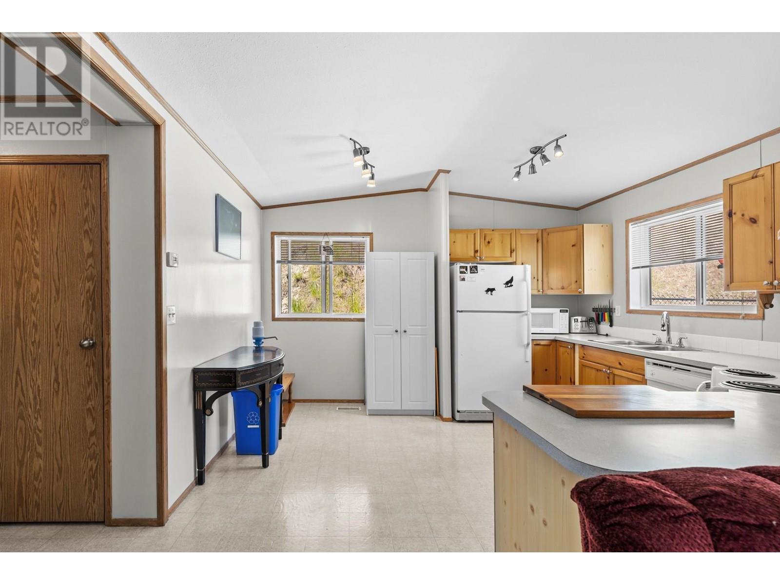 5 1525 Westside Road, West Kelowna