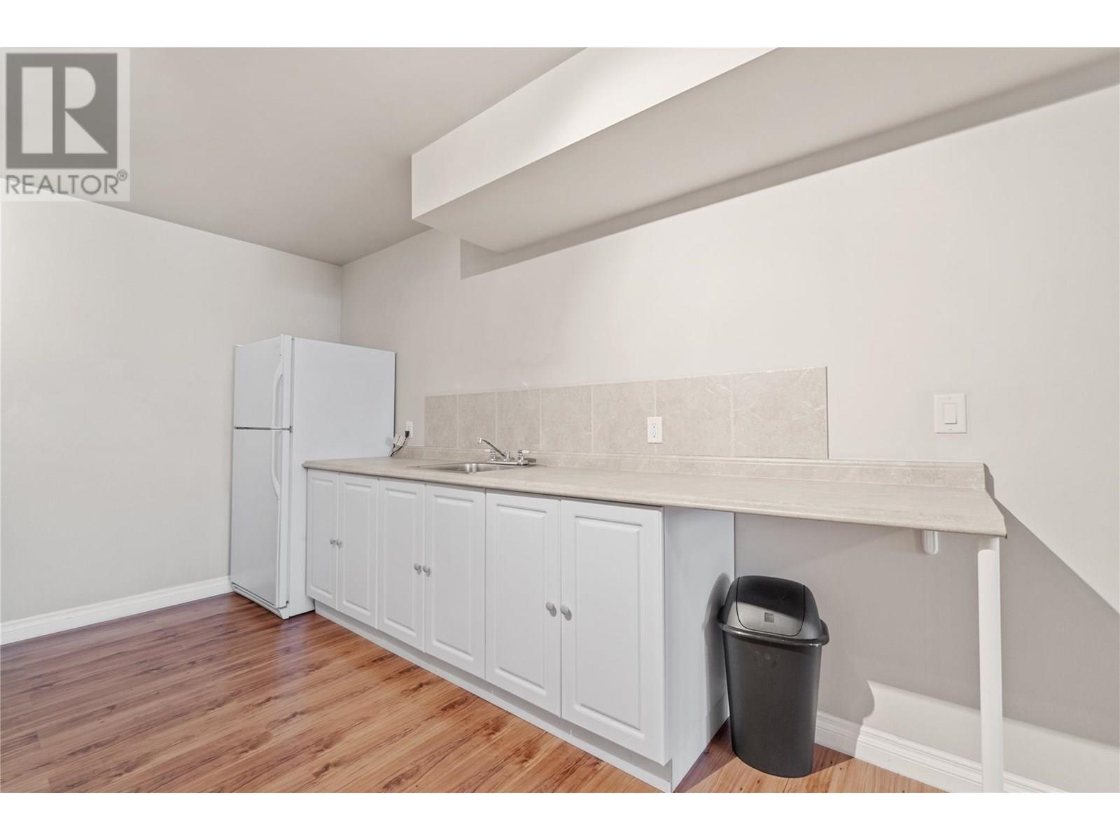  2042 Moonbeam Close, West Kelowna