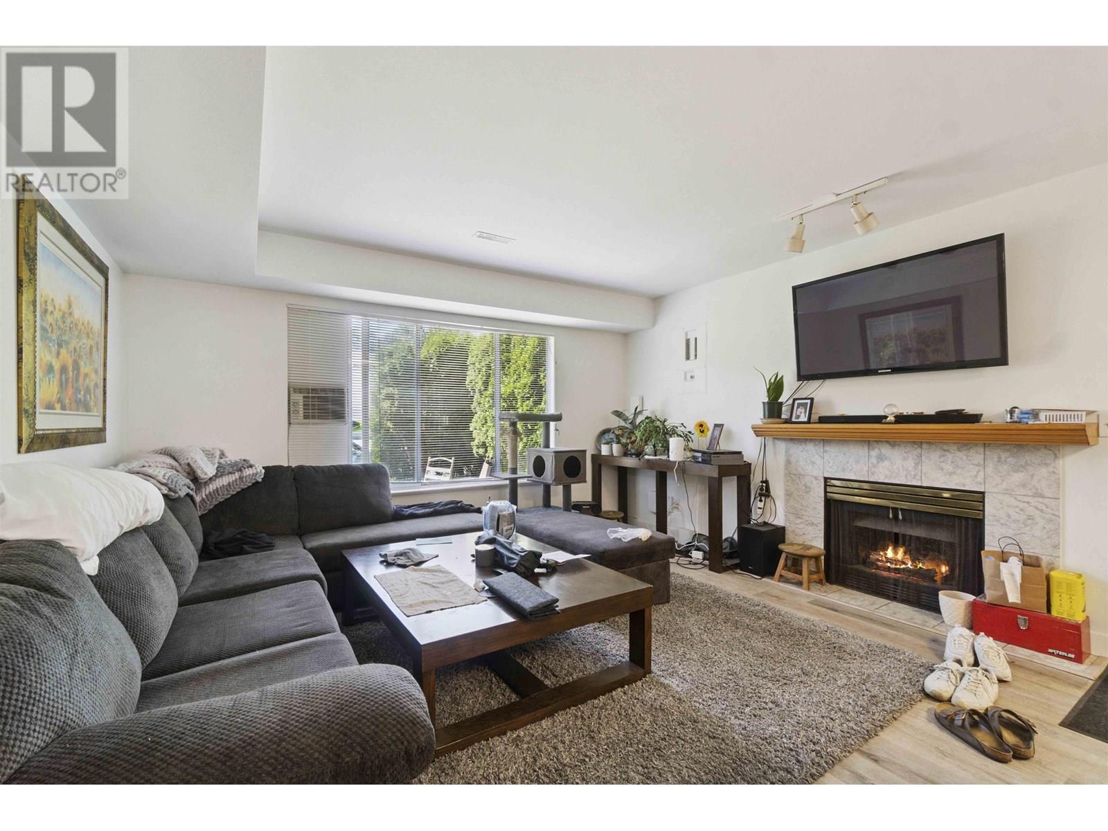 Photo 3 of 2569 Davies Avenue, Port Coquitlam BC