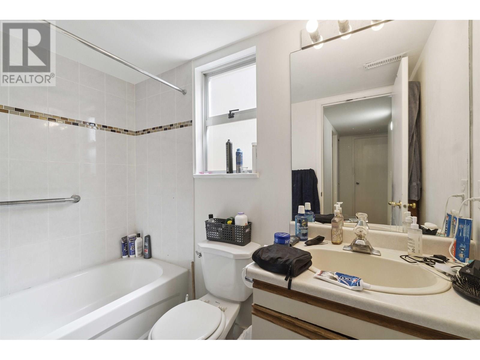 Photo 8 of 2569 Davies Avenue, Port Coquitlam BC