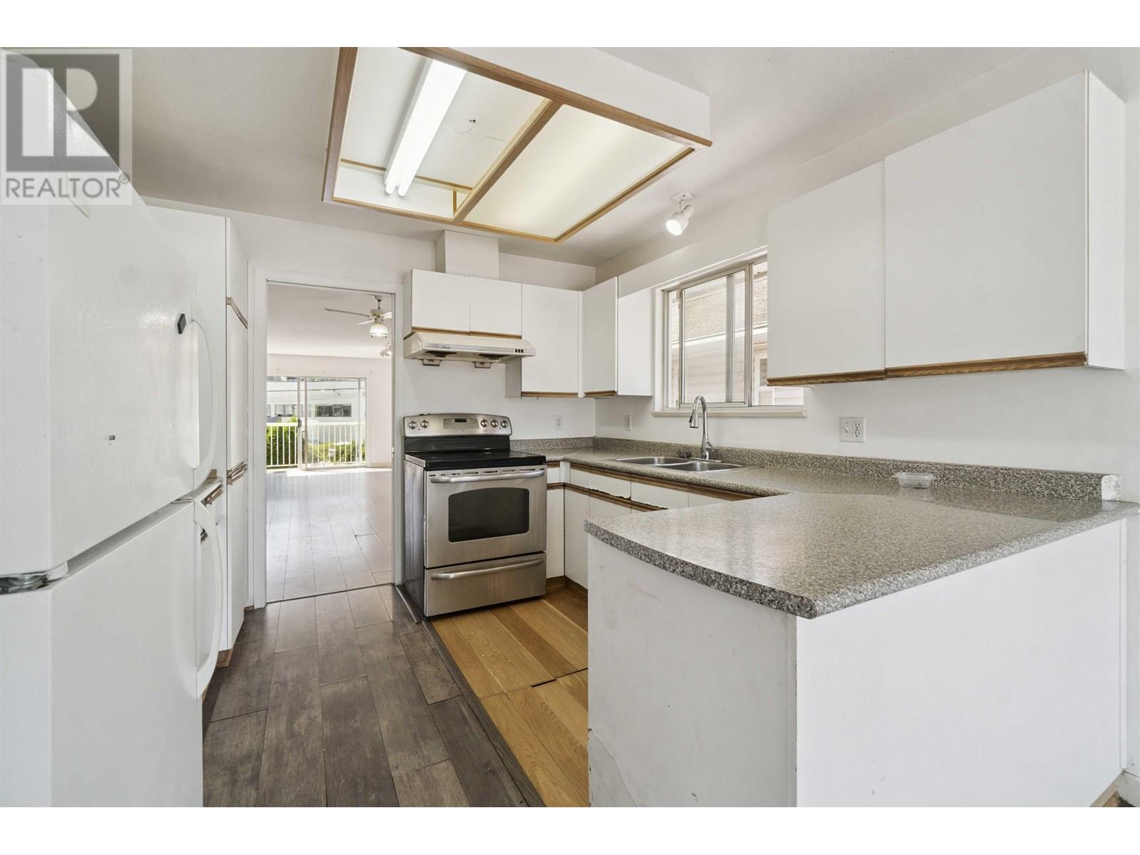 Photo 16 of 2569 Davies Avenue, Port Coquitlam BC