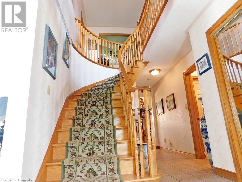 Photo 23 of 4916 Thirty Road N, Beamsville ON