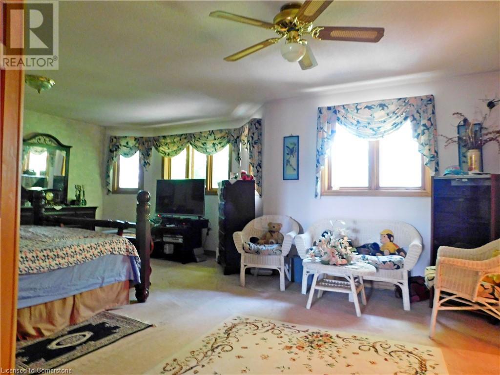 Photo 41 of 4916 Thirty Road N, Beamsville ON
