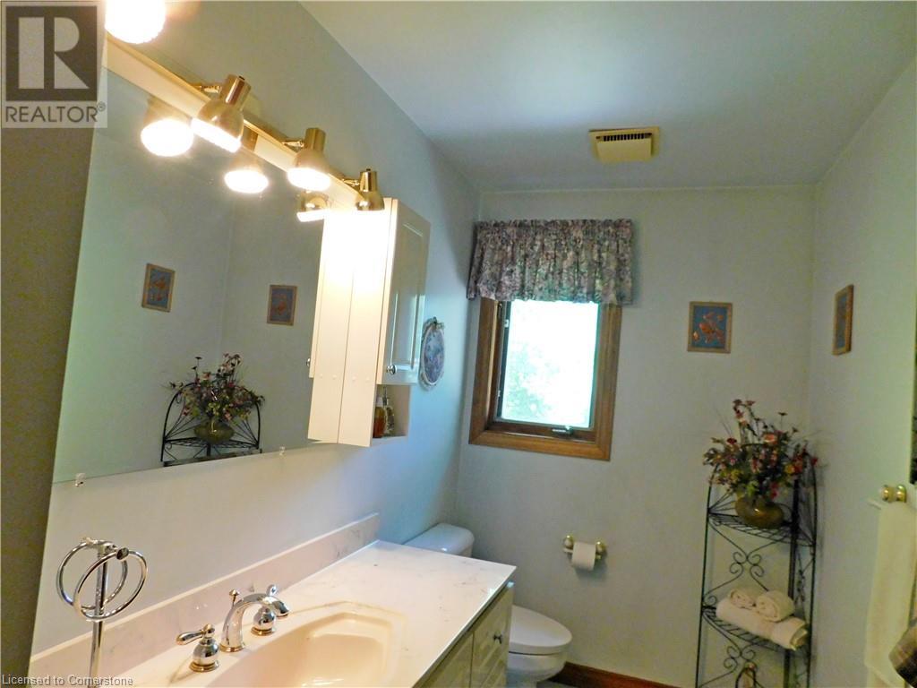 Photo 43 of 4916 Thirty Road N, Beamsville ON