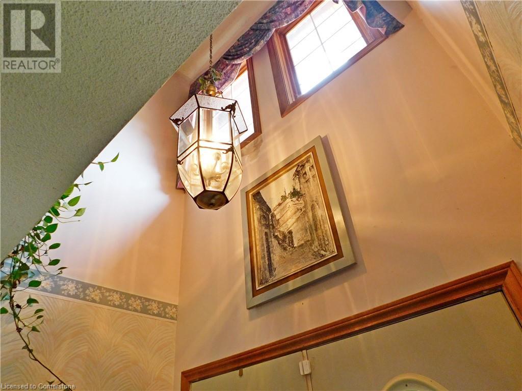 Photo 22 of 4916 Thirty Road N, Beamsville ON