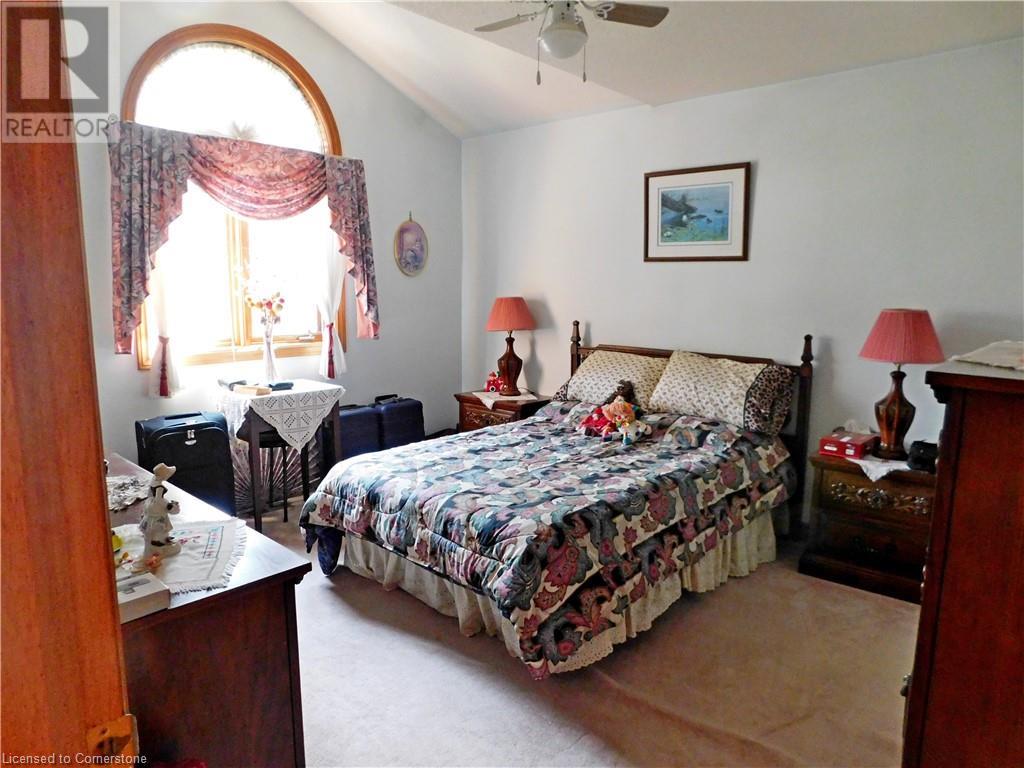 Photo 26 of 4916 Thirty Road N, Beamsville ON