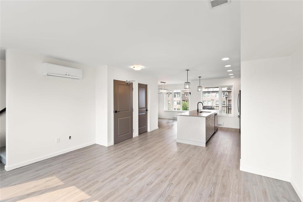 Photo 3 of 118 325 Park East Drive, Winnipeg MB