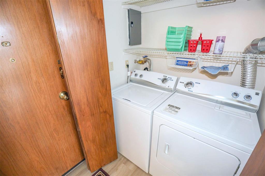 Photo 3 of 14 F 1975 Corydon Avenue, Winnipeg MB