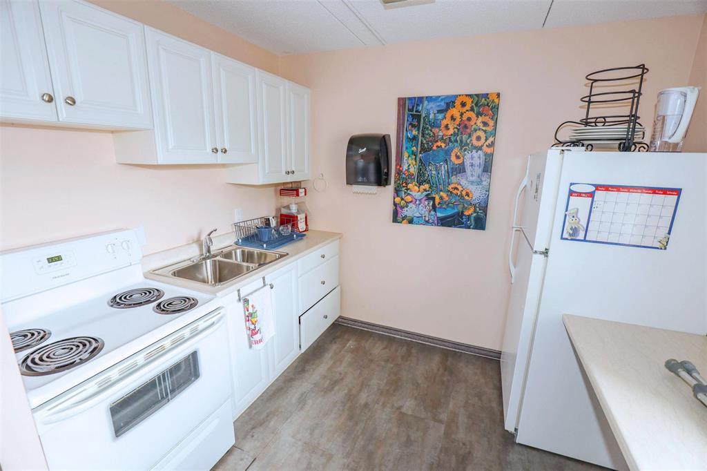 Photo 8 of 14 F 1975 Corydon Avenue, Winnipeg MB
