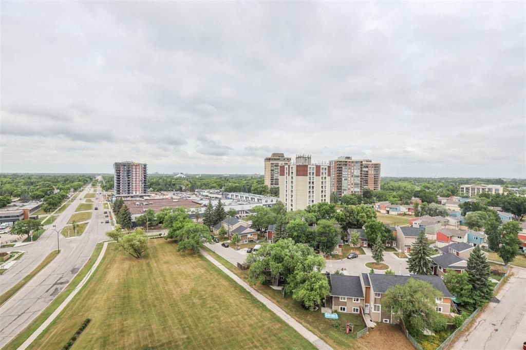 Photo 5 of 14 F 1975 Corydon Avenue, Winnipeg MB