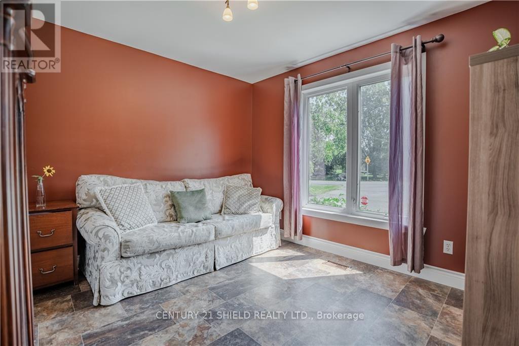 Photo 12 of 521 Cheryl Street, South Stormont ON