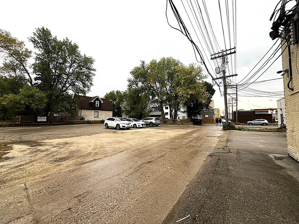Photo 3 of 1799 Portage Avenue, Winnipeg MB