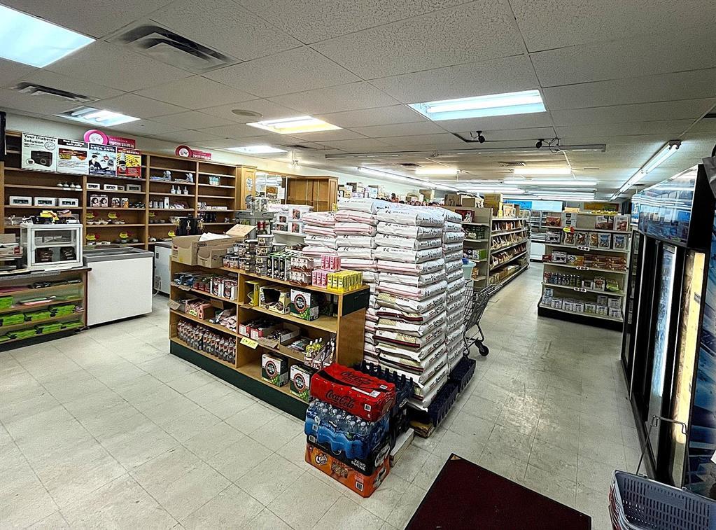 Photo 4 of 1799 Portage Avenue, Winnipeg MB