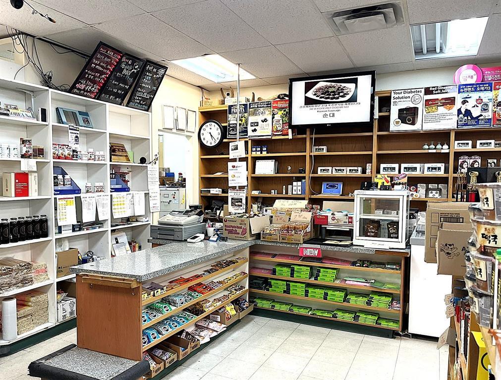 Photo 5 of 1799 Portage Avenue, Winnipeg MB