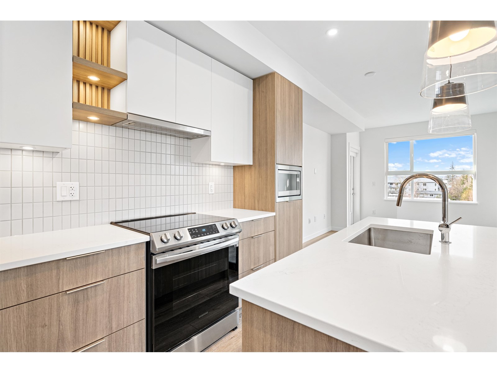 Photo 2 of 401 20695 Eastleigh Crescent, Langley BC