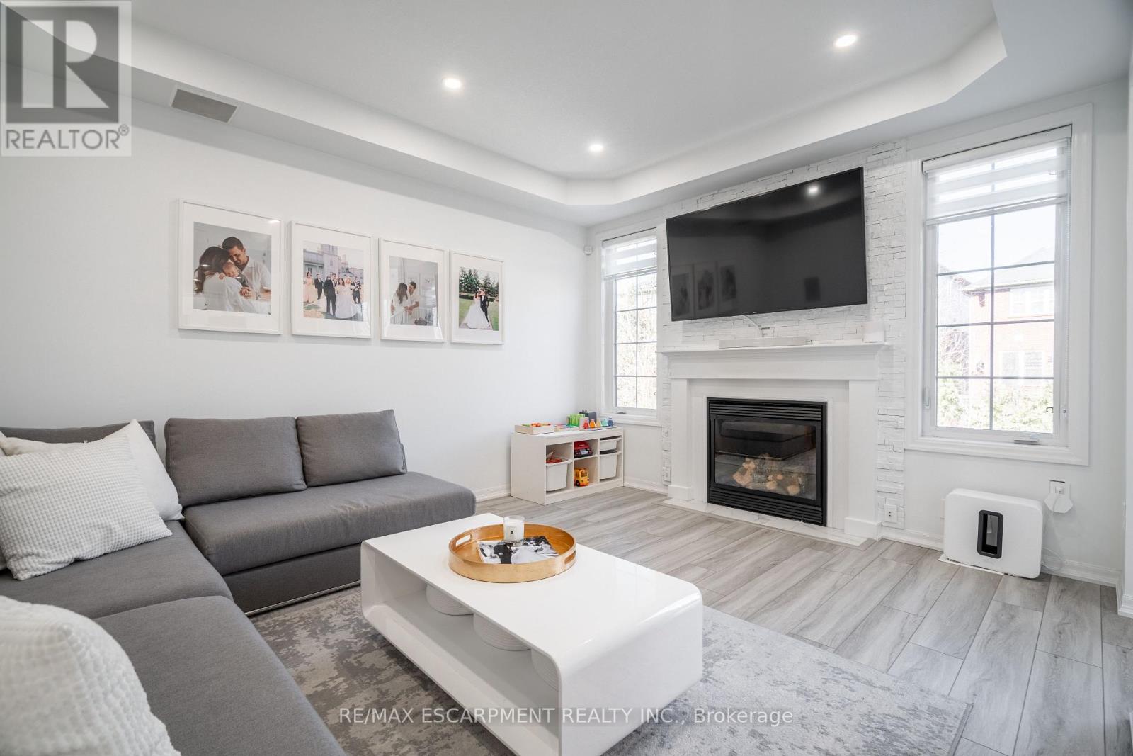Photo 16 of 80 Montreal Circle, Hamilton ON