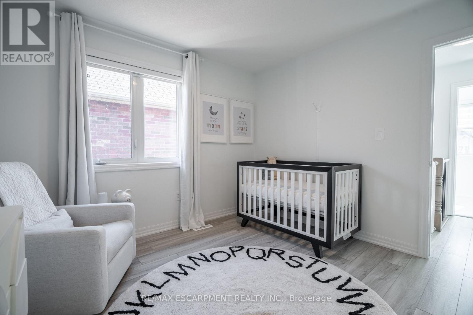 Photo 20 of 80 Montreal Circle, Hamilton ON