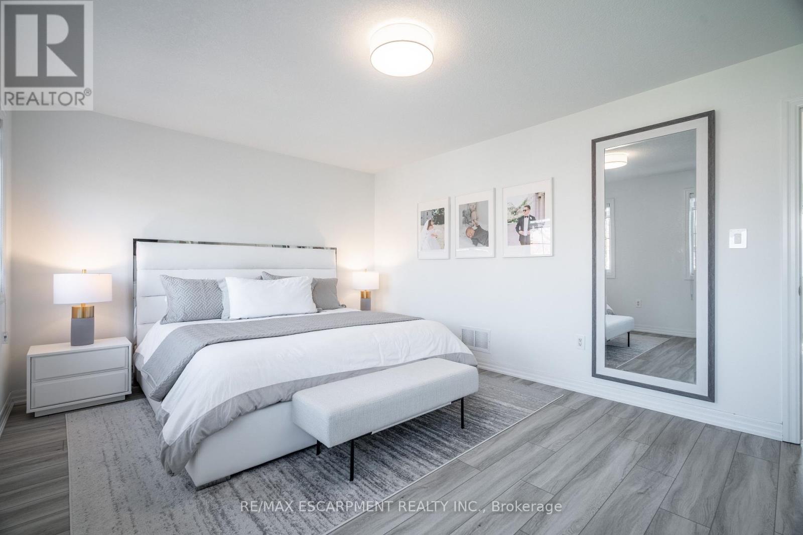 Photo 19 of 80 Montreal Circle, Hamilton ON