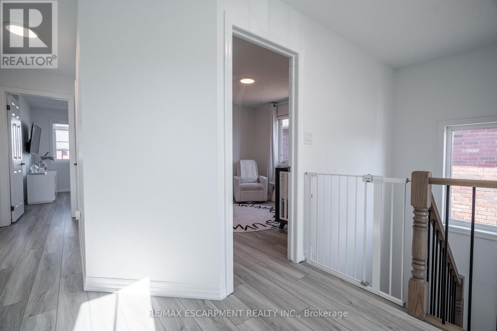Photo 14 of 80 Montreal Circle, Hamilton ON