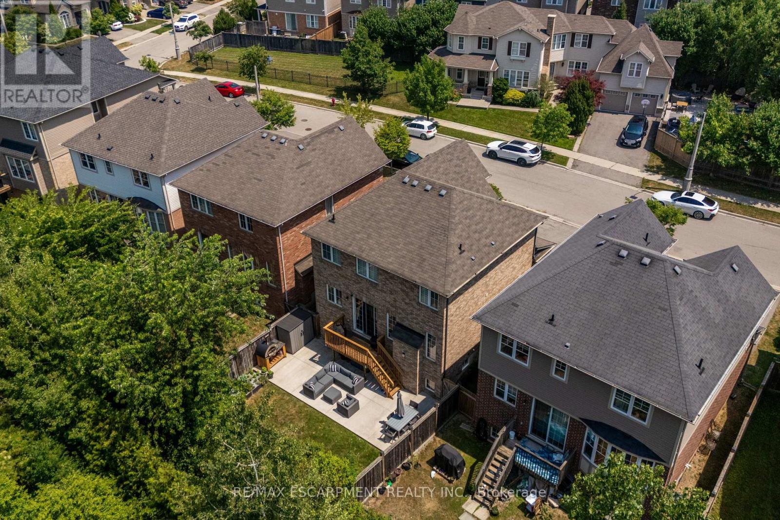 Photo 3 of 80 Montreal Circle, Hamilton ON