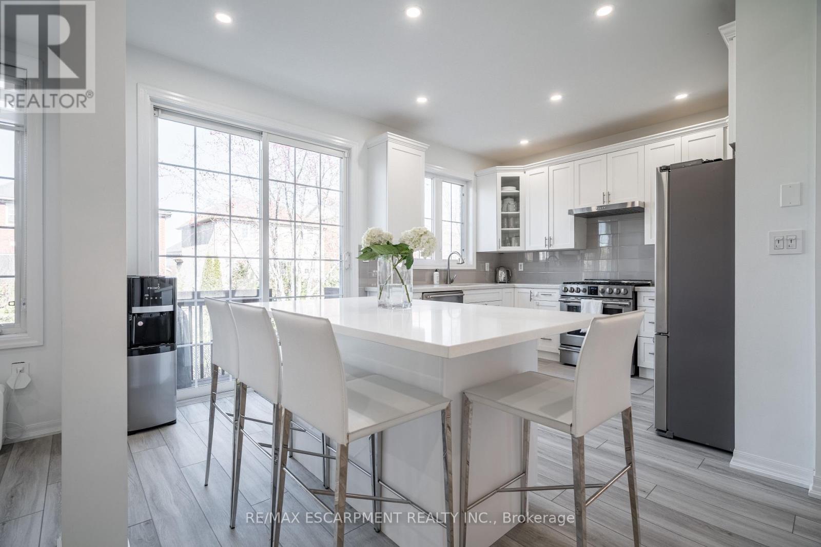 Photo 49 of 80 Montreal Circle, Hamilton ON