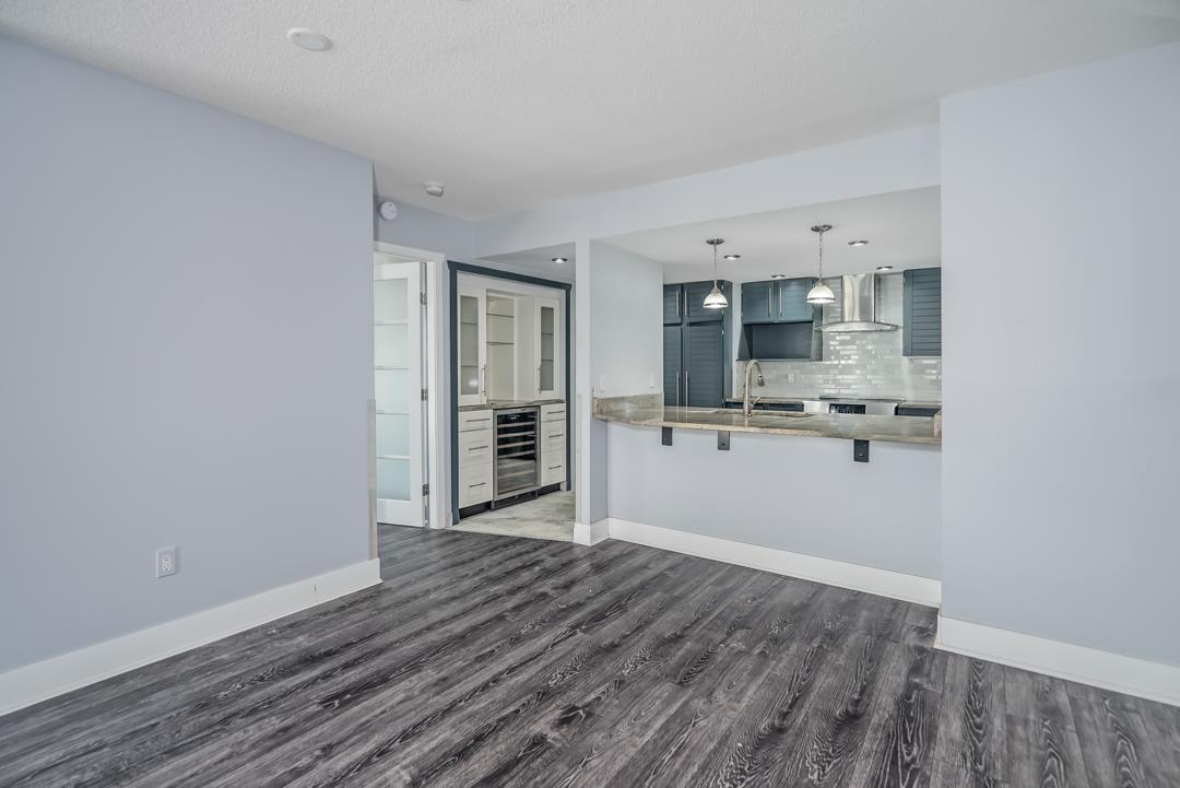 202 15025 VICTORIA AVENUE, White Rock