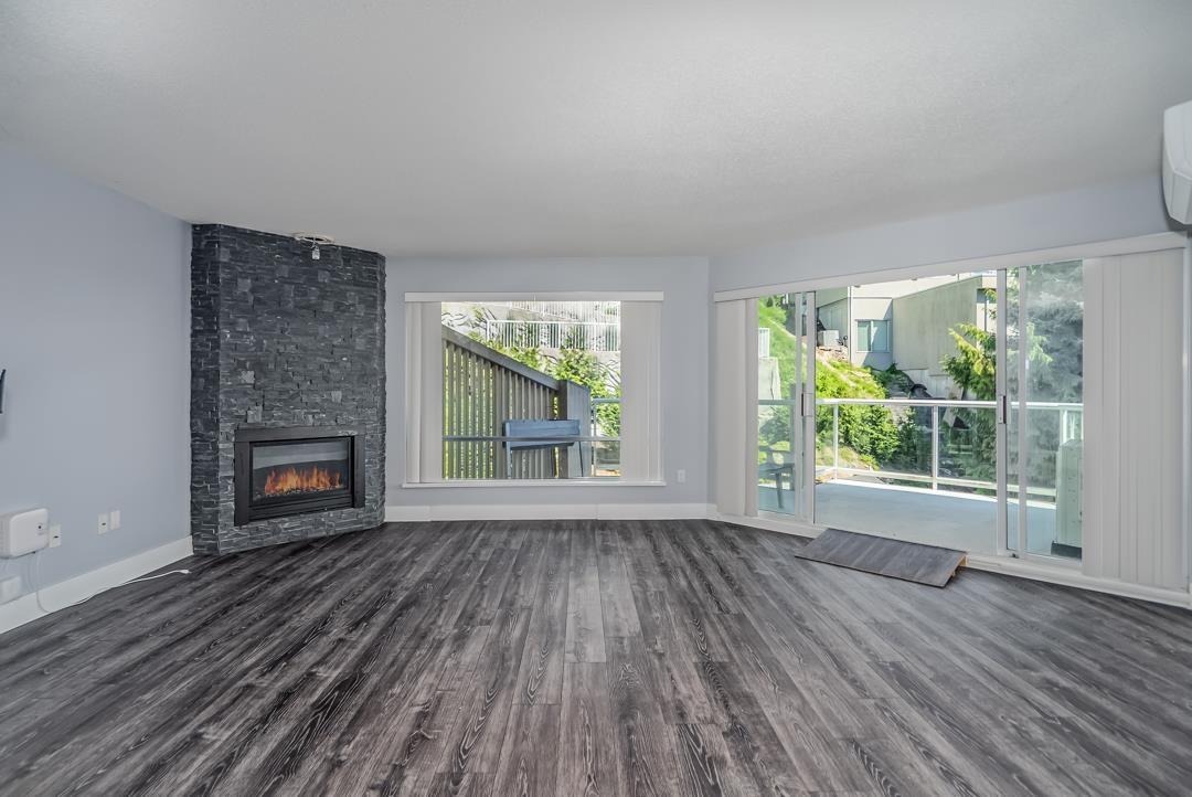 202 15025 VICTORIA AVENUE, White Rock