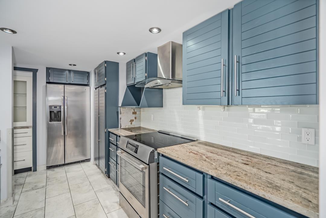 202 15025 VICTORIA AVENUE, White Rock