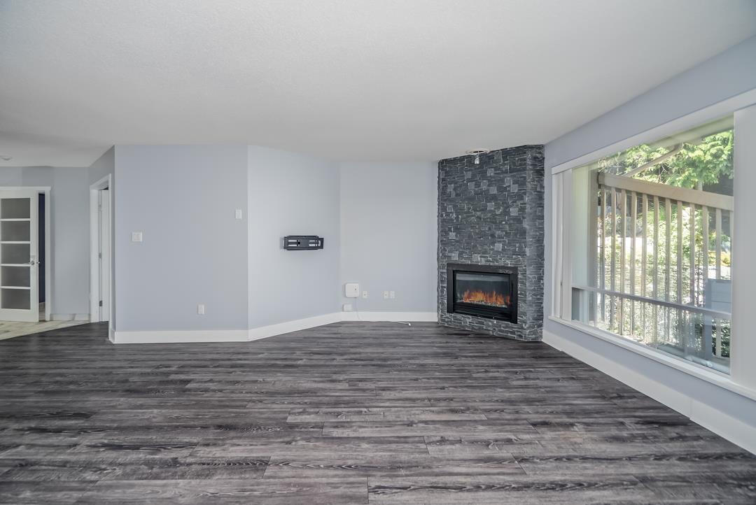 202 15025 VICTORIA AVENUE, White Rock
