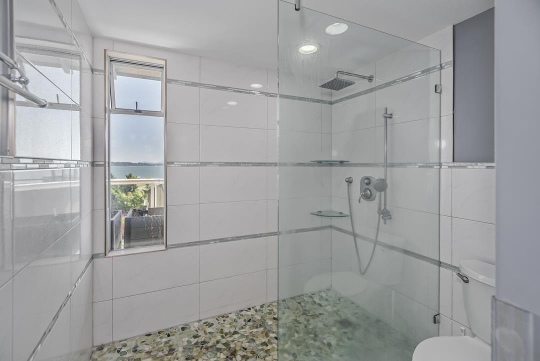 202 15025 VICTORIA AVENUE, White Rock