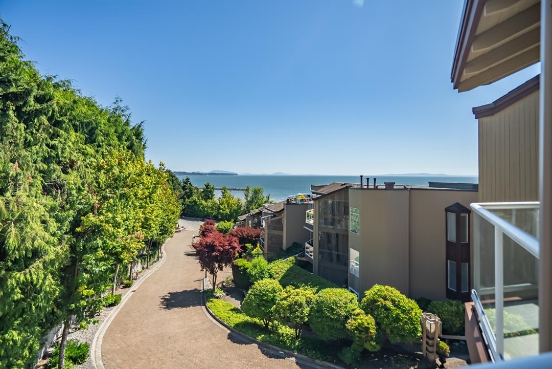 202 15025 VICTORIA AVENUE, White Rock