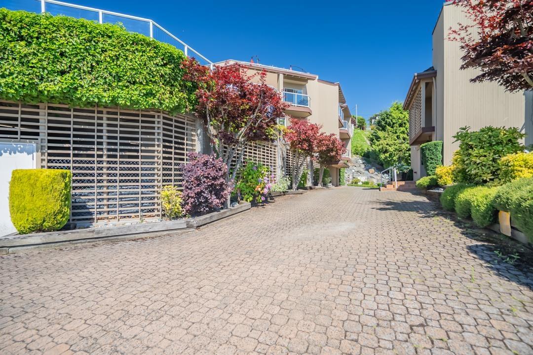 202 15025 VICTORIA AVENUE, White Rock